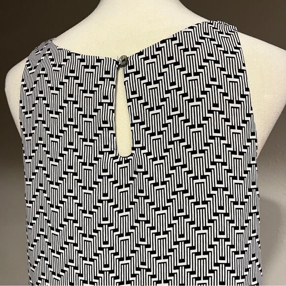 A-line loose fit zig zag print sleeveless blouse - Picture 7 of 13